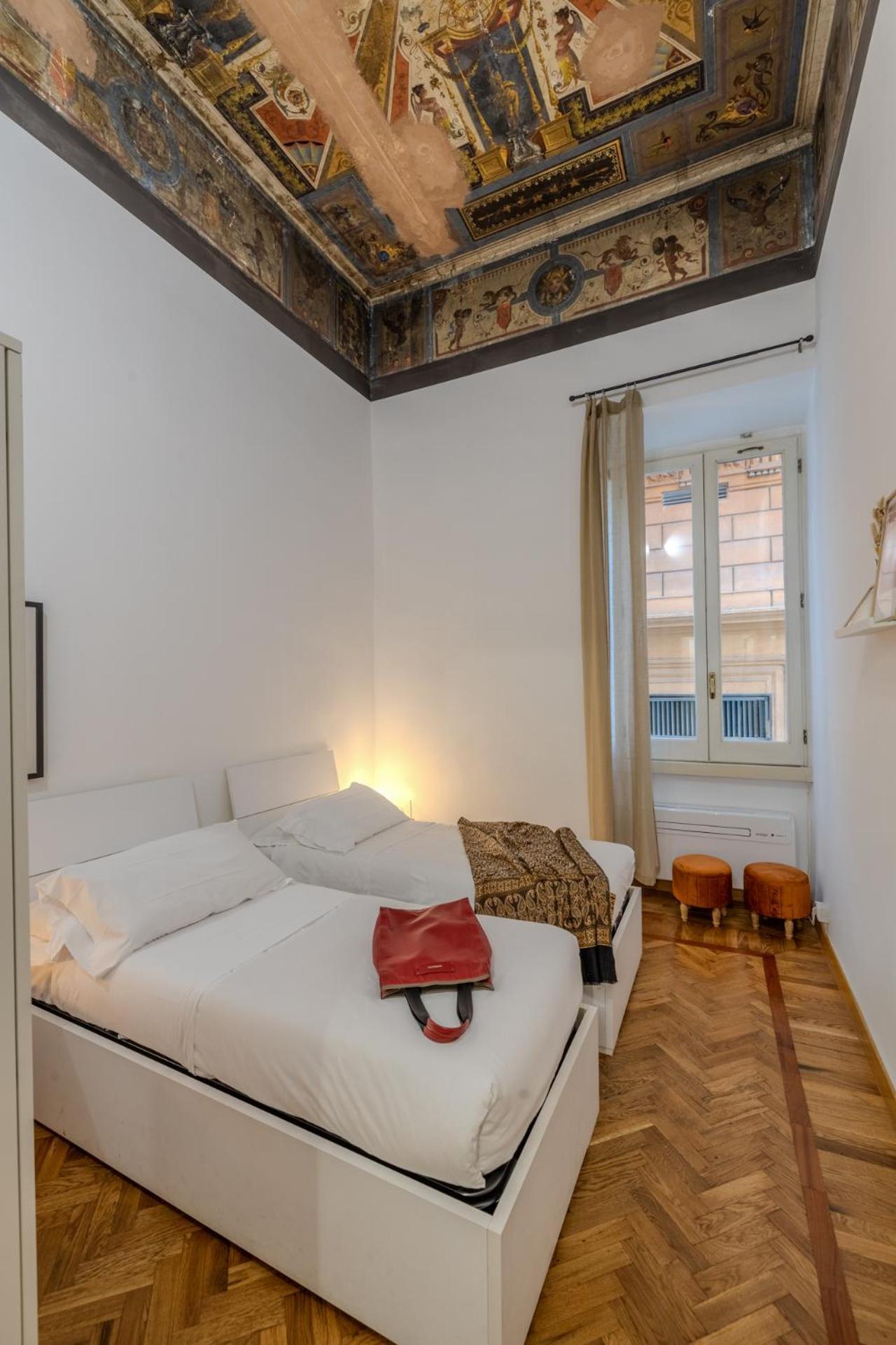 Appartamento Storico In Zona Barberini Рим Экстерьер фото