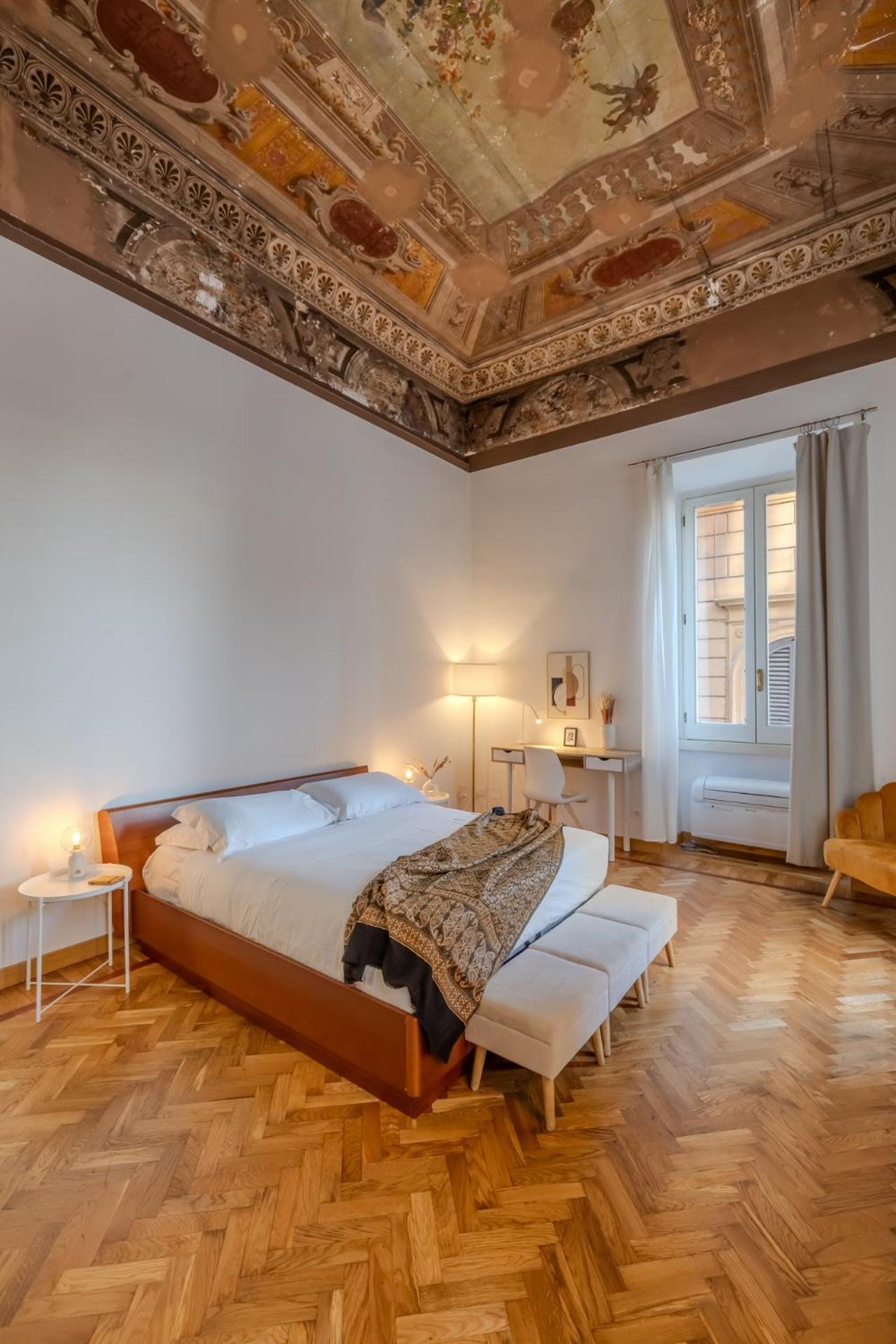 Appartamento Storico In Zona Barberini Рим Экстерьер фото
